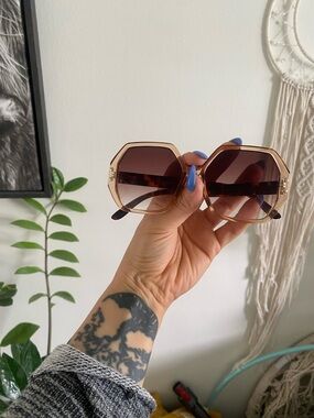 Women’s Oversized Geometric Sunglasses in Brown Gradient